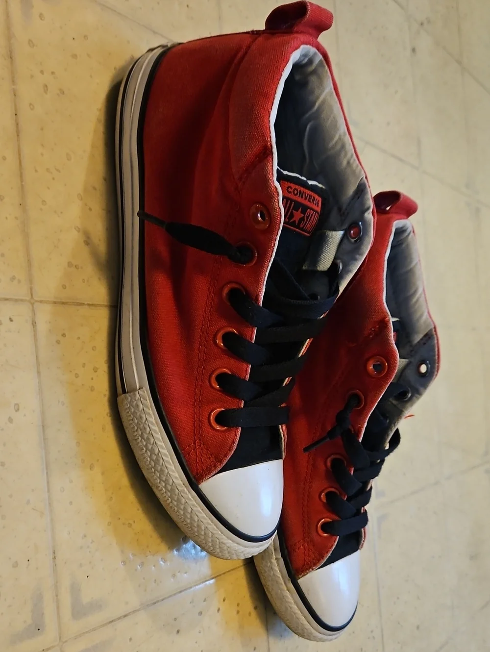 Converse Red and Black Low-Top Canvas Sneakers, Size 6 (Big Boy).